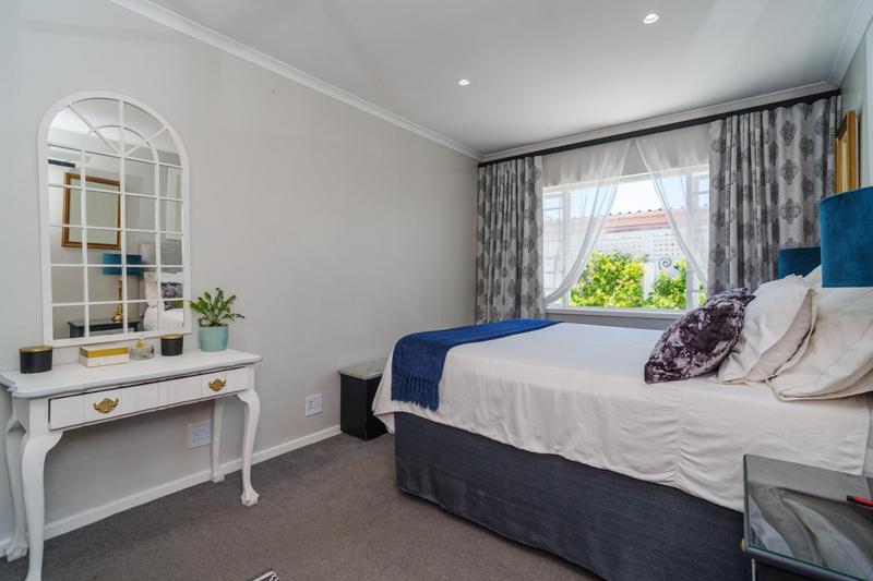 2 Bedroom Property for Sale in Harfield Village Western Cape